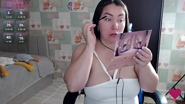 Snapshot of Korolek12 chatting on 05-19-26, 05:14 Korolek12 online show from 05-19-26, 05:14