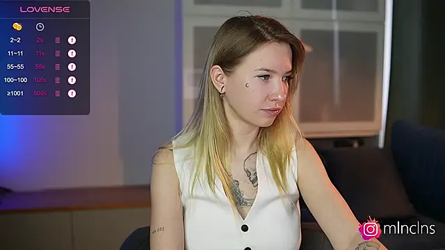 Snapshot of melanielwithu chatting on 11-05-25, 11:21 melanielwithu online show from 11-05-25, 11:21