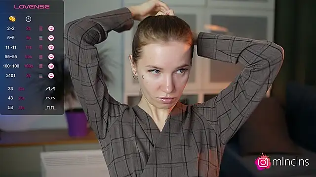 Snapshot of melanielwithu chatting on 11-19-25, 03:01 melanielwithu online show from 11-19-25, 03:01