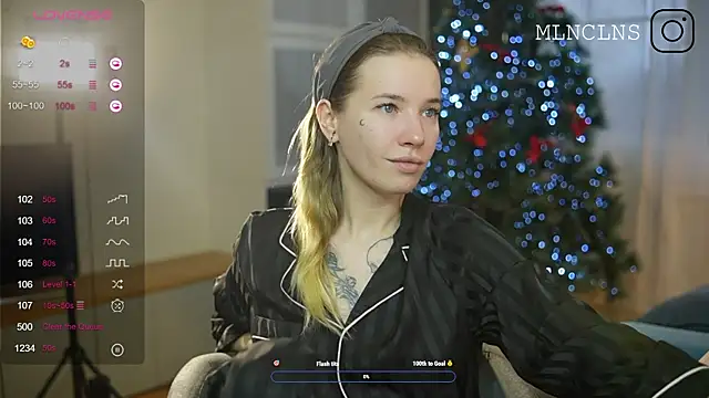 Snapshot of melanielwithu chatting on 12-17-25, 07:47 melanielwithu online show from 12-17-25, 07:47