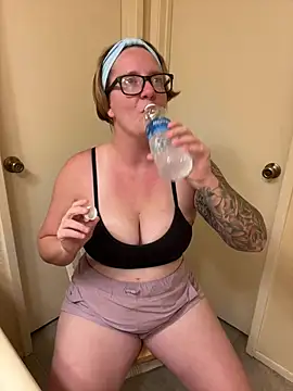 Lizzyloo online show from 12-18-24, 05:26