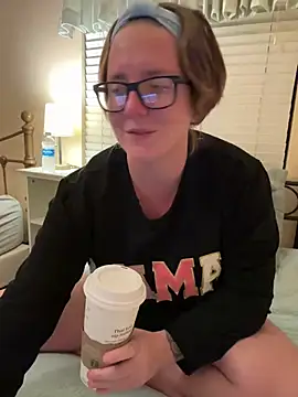 Lizzyloo online show from 12-31-24, 01:04