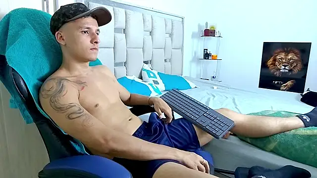 Snapshot of Andrew_lovely18 chatting on 02-17-26, 03:03 Andrew lovely18 online show from 02-17-26, 03:03