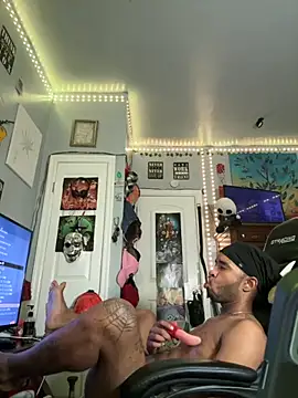 Snapshot of spideyzaddy chatting on 09-19-25, 06:37 spideyzaddy online show from 09-19-25, 06:37