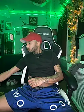 Snapshot of spideyzaddy chatting on 11-22-25, 03:27 spideyzaddy online show from 11-22-25, 03:27