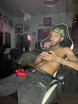 Snapshot of spideyzaddy chatting on 11-25-25, 01:27 spideyzaddy online show from 11-25-25, 01:27