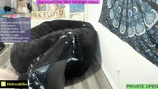 Snapshot of ElektraExotic chatting on 09-18-25, 08:05 ElektraExotic online show from 09-18-25, 08:05