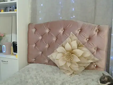 Starsweetcute online show from 11-14-25, 05:28