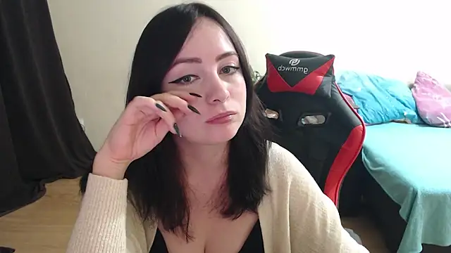 Laralianna online show from 10-27-25, 06:01