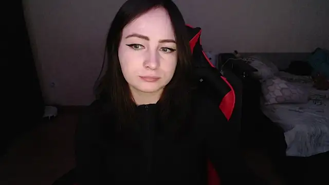 Laralianna online show from 10-31-25, 03:46