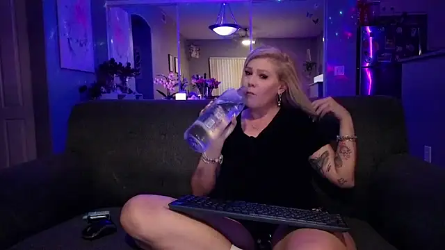 Lexi Shocker online show from 11-06-25, 04:02