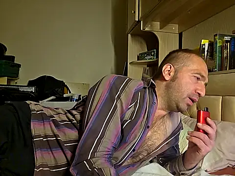 Snapshot of theSmallest-dick chatting on 09-18-25, 01:18 theSmallest-dick online show from 09-18-25, 01:18