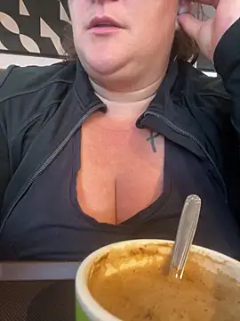 Snapshot of sweeti_Em chatting on 09-30-25, 03:06 sweeti Em online show from 09-30-25, 03:06