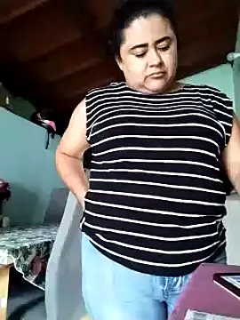 Snapshot of Monseratte21 chatting on 02-11-25, 06:33 Monseratte21 online show from 02-11-25, 06:33