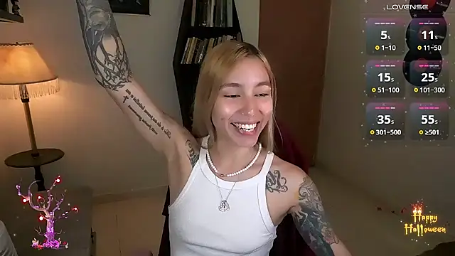 Saucy Jenn online show from 10-31-25, 02:01