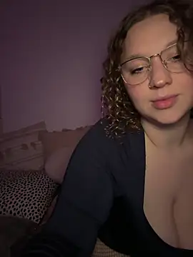 Snapshot of EmmieRae chatting on 03-09-25, 06:11 EmmieRae online show from 03-09-25, 06:11