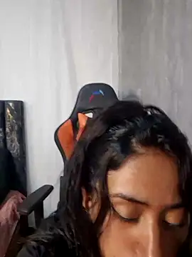 Valentinne z online show from 01-05-25, 05:30