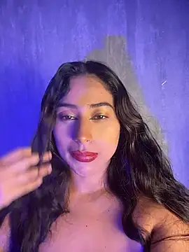 Snapshot of Valentinne_z chatting on 02-03-26, 06:40 Valentinne z online show from 02-03-26, 06:40