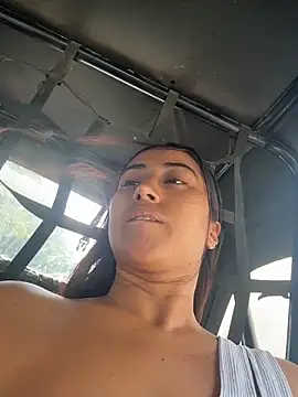 Snapshot of Valentinne_z chatting on 02-07-26, 03:38 Valentinne z online show from 02-07-26, 03:38