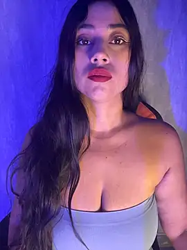 Snapshot of Valentinne_z chatting on 02-13-26, 11:28 Valentinne z online show from 02-13-26, 11:28