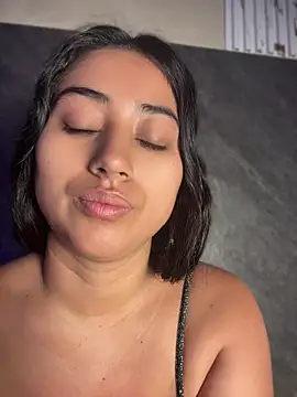 Valentinne z online show from 06-04-26, 10:21
