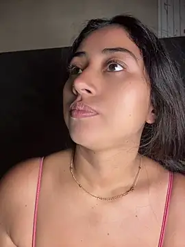 Snapshot of Valentinne_z chatting on 06-18-26, 10:41 Valentinne z online show from 06-18-26, 10:41