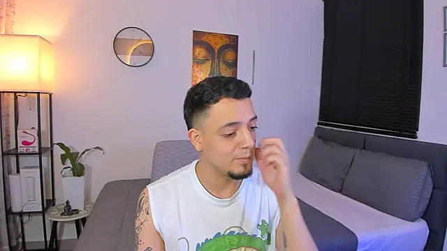 Snapshot of alejandro_calderon1 chatting on 05-20-26, 01:56 alejandro calderon1 online show from 05-20-26, 01:56
