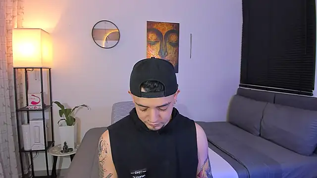 Snapshot of alejandro_calderon1 chatting on 05-24-26, 01:32 alejandro calderon1 online show from 05-24-26, 01:32