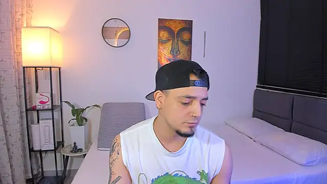 Snapshot of alejandro_calderon1 chatting on 05-31-26, 04:31 alejandro calderon1 online show from 05-31-26, 04:31