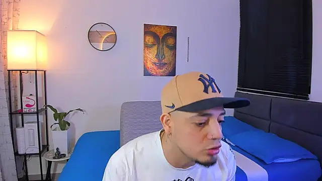 Snapshot of alejandro_calderon1 chatting on 06-09-26, 03:07 alejandro calderon1 online show from 06-09-26, 03:07