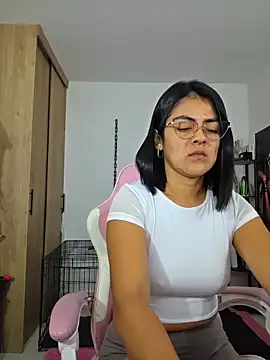 Snapshot of Hannah-grace chatting on 06-05-26, 11:38 Hannah-grace online show from 06-05-26, 11:38