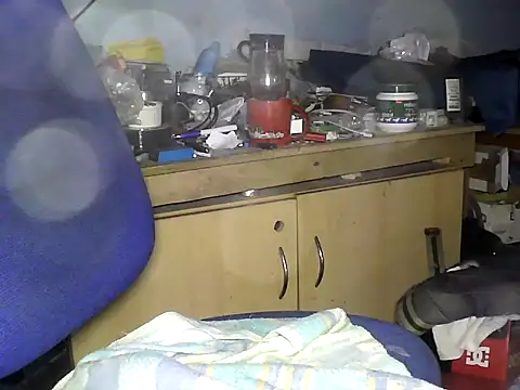 Snapshot of SkaterHun chatting on 09-10-25, 08:36 SkaterHun online show from 09-10-25, 08:36