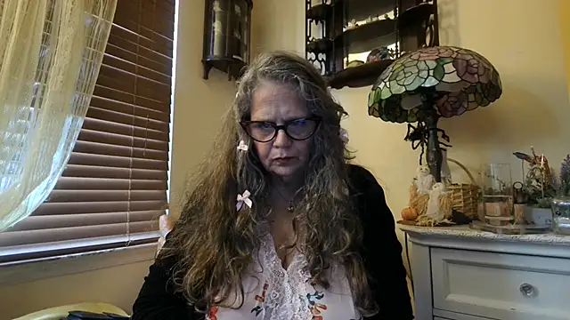 Snapshot of DestineeLoverGirl chatting on 10-21-25, 01:12 DestineeLoverGirl online show from 10-21-25, 01:12