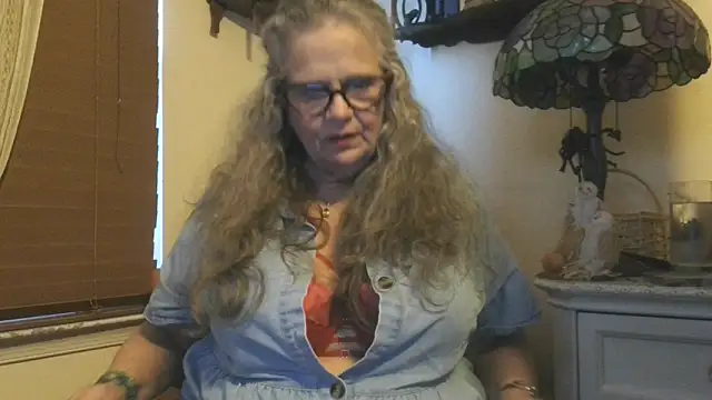 Snapshot of DestineeLoverGirl chatting on 10-24-25, 12:34 DestineeLoverGirl online show from 10-24-25, 12:34