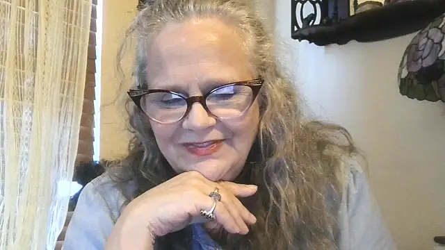 Snapshot of DestineeLoverGirl chatting on 11-11-25, 01:44 DestineeLoverGirl online show from 11-11-25, 01:44