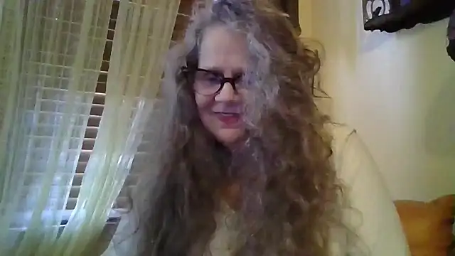 Snapshot of DestineeLoverGirl chatting on 11-20-25, 03:56 DestineeLoverGirl online show from 11-20-25, 03:56