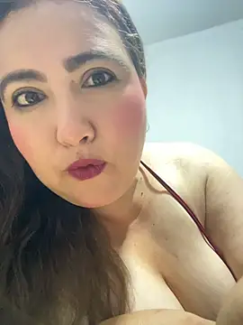 Snapshot of Allyson_Devil chatting on 05-17-26, 01:07 Allyson Devil online show from 05-17-26, 01:07