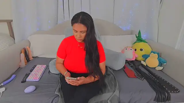 Snapshot of MeghanXO chatting on 06-18-26, 02:10 MeghanXO online show from 06-18-26, 02:10