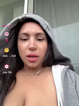 Snapshot of MeghanXO chatting on 07-21-26, 01:35 MeghanXO online show from 07-21-26, 01:35