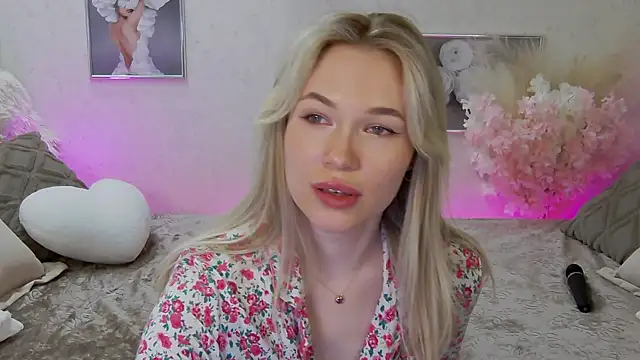 Snapshot of Veronika_Mitchel chatting on 03-17-25, 01:46 Veronika Mitchel online show from 03-17-25, 01:46