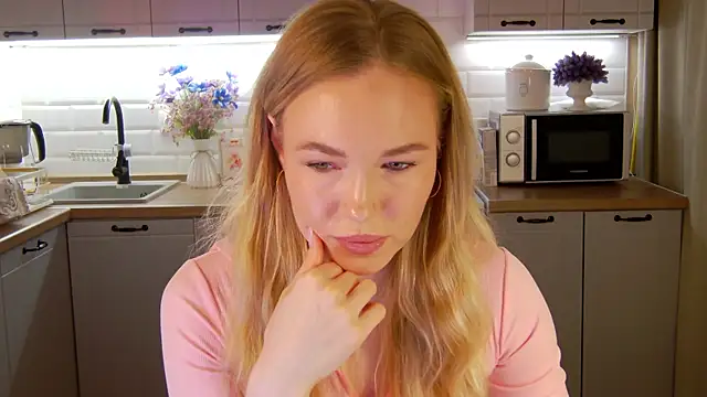 Snapshot of Veronika_Mitchel chatting on 10-19-25, 12:28 Veronika Mitchel online show from 10-19-25, 12:28