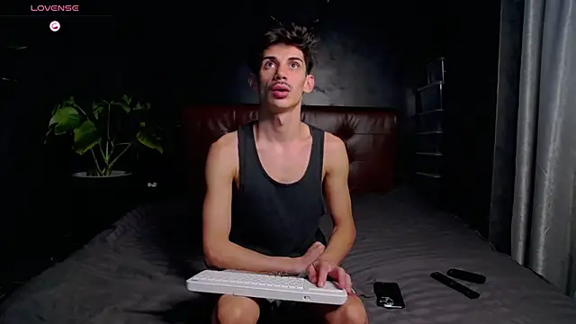 Snapshot of DanielCrush1 chatting on 11-05-25, 10:59 DanielCrush1 online show from 11-05-25, 10:59