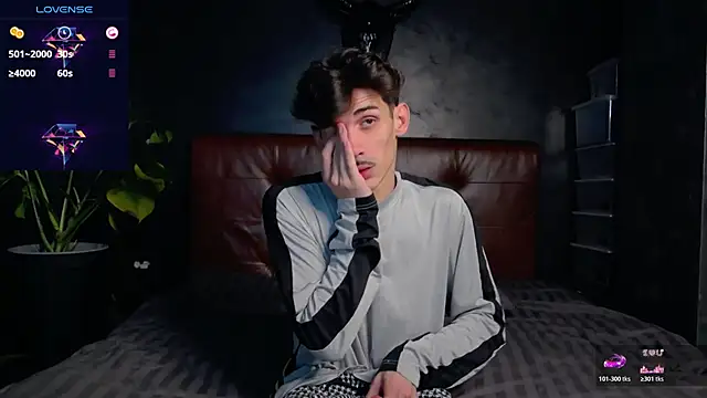 Snapshot of DanielCrush1 chatting on 11-09-25, 10:13 DanielCrush1 online show from 11-09-25, 10:13