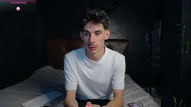 Snapshot of DanielCrush1 chatting on 11-27-25, 01:02 DanielCrush1 online show from 11-27-25, 01:02