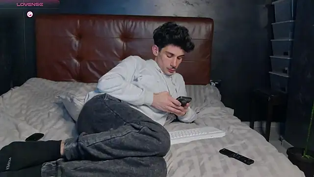 DanielCrush1 online show from 04-02-26, 07:33