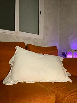 KarlaLuar  online show from 11-18-25, 10:14