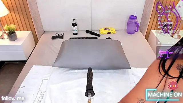 Snapshot of bounce_katty chatting on 10-09-25, 08:18 bounce katty online show from 10-09-25, 08:18