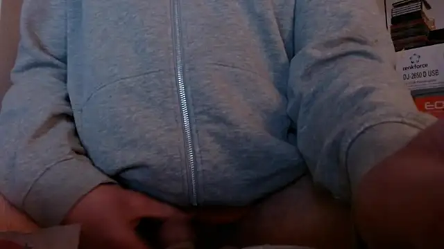 Snapshot of Cordt27 chatting on 02-16-26, 08:27 Cordt27 online show from 02-16-26, 08:27