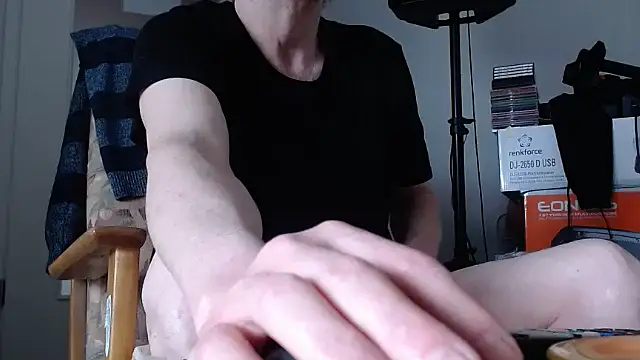 Snapshot of Cordt27 chatting on 02-28-26, 01:01 Cordt27 online show from 02-28-26, 01:01