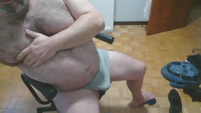 mikeyhotbear online show from 10-30-25, 08:16